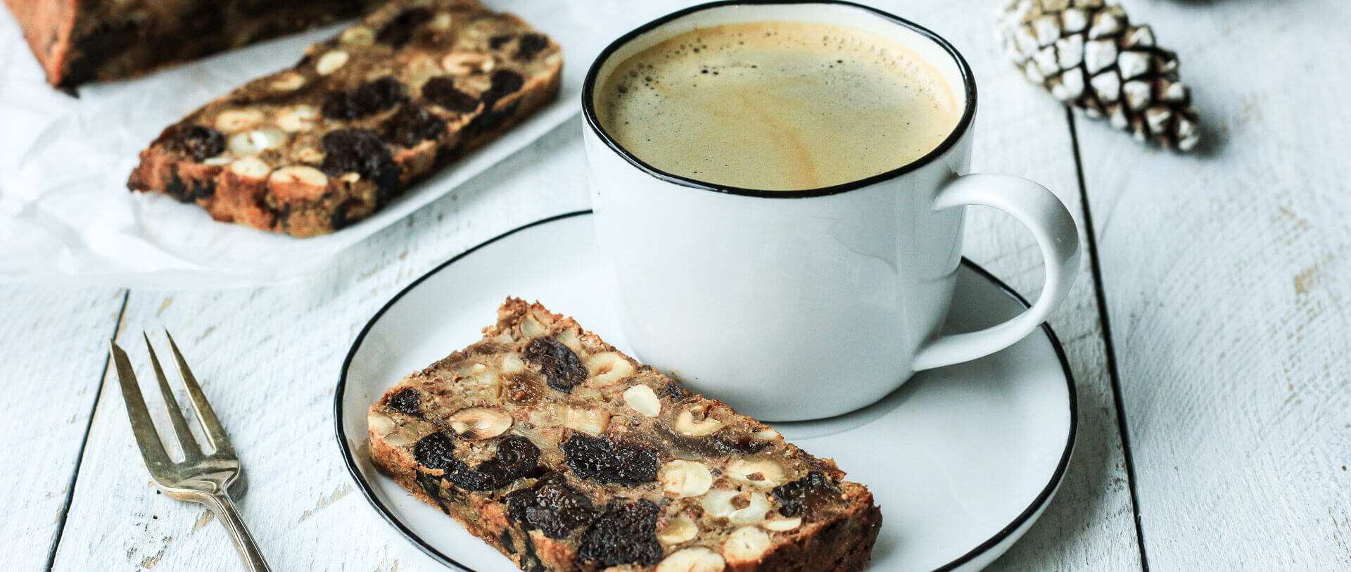 Gesundes Früchte Nuss Brot - vegan, gluten- und zuckerfrei Gesundes Früchte Nuss Brot - vegan, gluten- und zuckerfrei