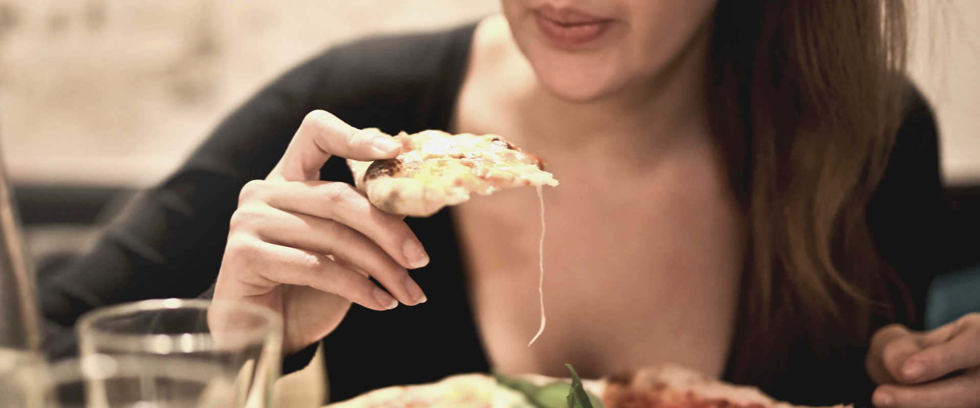Vorsicht: Was Kekse, Pizza & Co mit deinen Hormonen anstellen